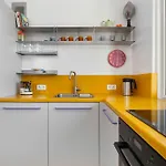 Διαμέρισμα Colorful & Designer In The Centre Of By Renters *