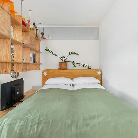 Colorful & Designer In The Centre Of By Renters Διαμέρισμα