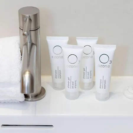 Colorful & Designer In The Centre Of By Renters Apartment *