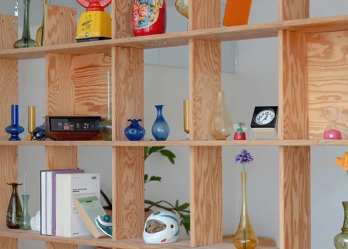 Colorful & Designer In The Centre Of By Renters アパート