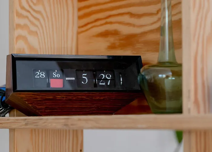 Colorful & Designer In The Centre Of By Renters