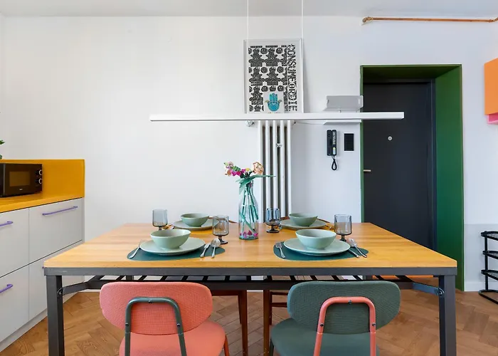 Colorful & Designer In The Centre Of By Renters *